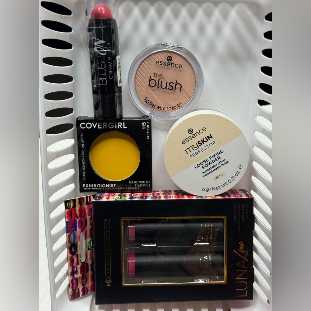 COVERGIRL Exhibitionist Blush and Essence Set - Yellow, Pink, Cream